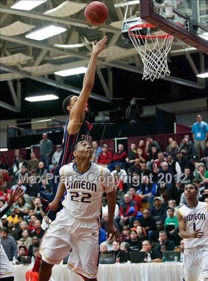 Thumbnail 1 in Findlay Prep vs. Simeon (Spalding Hoophall Classic) photogallery.