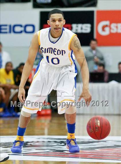 Thumbnail 3 in Findlay Prep vs. Simeon (Spalding Hoophall Classic) photogallery.