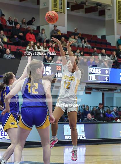 Thumbnail 1 in Walter Panas vs. Mahopac (NYSPHSAA Section 1 Class AA Semifinal) photogallery.