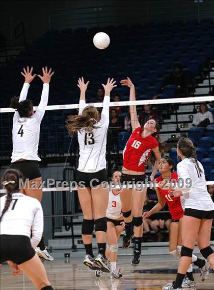 Thumbnail 2 in Archbishop Mitty vs. Redlands East Valley (CIF D2 State Final) photogallery.
