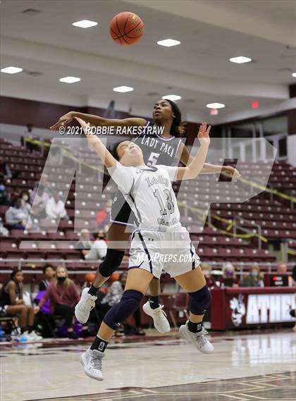 Thumbnail 2 in Highland Park vs. Lufkin (UIL 5A Area) photogallery.