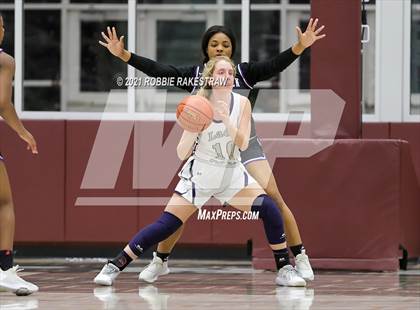 Thumbnail 1 in Highland Park vs. Lufkin (UIL 5A Area) photogallery.