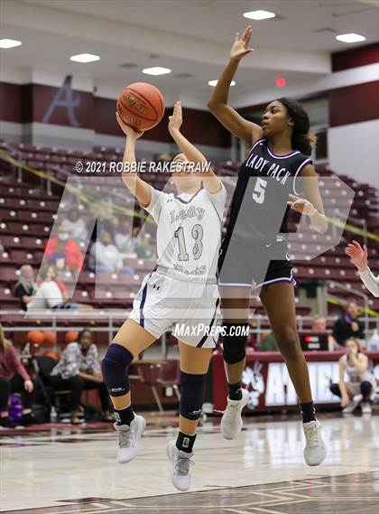 Thumbnail 2 in Highland Park vs. Lufkin (UIL 5A Area) photogallery.