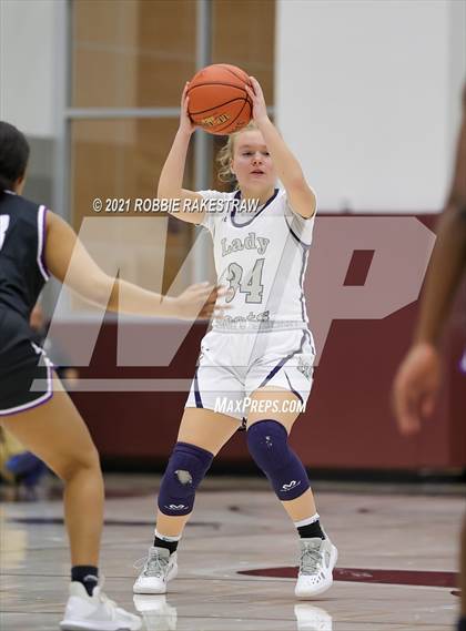 Thumbnail 3 in Highland Park vs. Lufkin (UIL 5A Area) photogallery.
