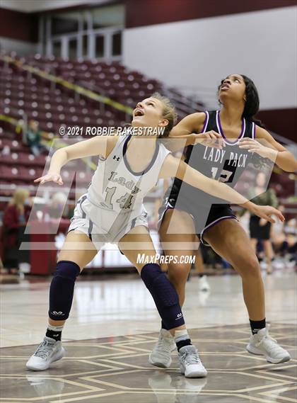 Thumbnail 3 in Highland Park vs. Lufkin (UIL 5A Area) photogallery.