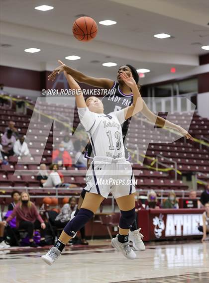 Thumbnail 1 in Highland Park vs. Lufkin (UIL 5A Area) photogallery.