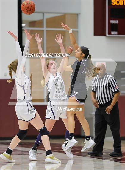 Thumbnail 2 in Highland Park vs. Lufkin (UIL 5A Area) photogallery.