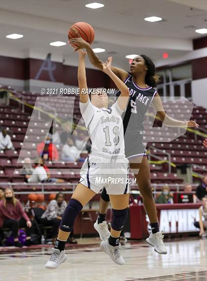 Thumbnail 3 in Highland Park vs. Lufkin (UIL 5A Area) photogallery.