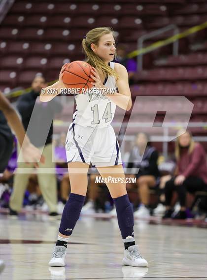 Thumbnail 3 in Highland Park vs. Lufkin (UIL 5A Area) photogallery.