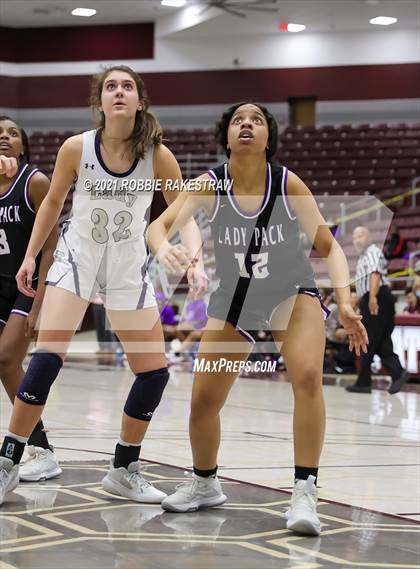 Thumbnail 3 in Highland Park vs. Lufkin (UIL 5A Area) photogallery.