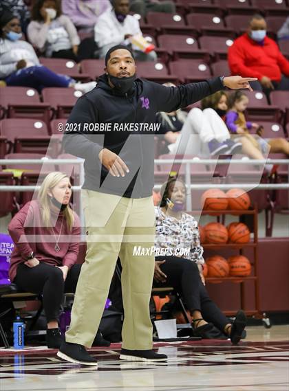 Thumbnail 3 in Highland Park vs. Lufkin (UIL 5A Area) photogallery.