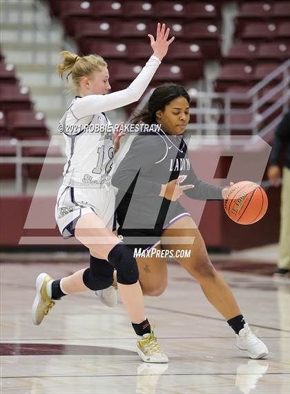 Thumbnail 1 in Highland Park vs. Lufkin (UIL 5A Area) photogallery.