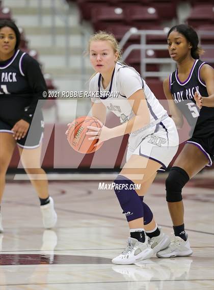 Thumbnail 3 in Highland Park vs. Lufkin (UIL 5A Area) photogallery.