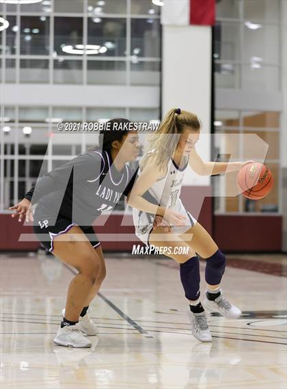 Thumbnail 3 in Highland Park vs. Lufkin (UIL 5A Area) photogallery.
