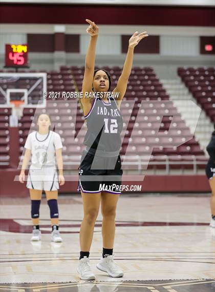 Thumbnail 2 in Highland Park vs. Lufkin (UIL 5A Area) photogallery.