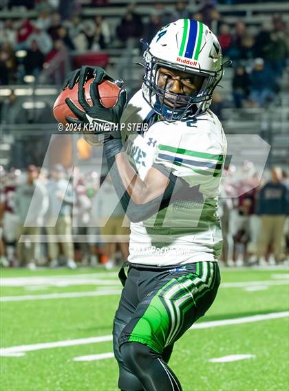 Thumbnail 2 in E.D. White vs. Livingston Collegiate Academy (LHSAA  DII Select Regional) photogallery.
