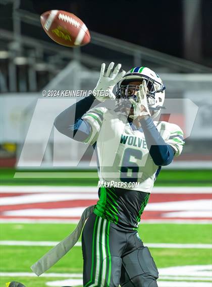 Thumbnail 1 in E.D. White vs. Livingston Collegiate Academy (LHSAA  DII Select Regional) photogallery.