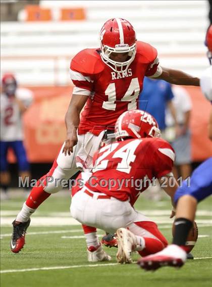 Thumbnail 2 in New Hartford vs. Jamesville-DeWitt (Syracuse Kickoff Classic) photogallery.