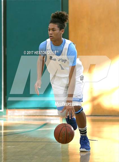Thumbnail 2 in Corona del Mar vs. Carnegie Schools-Riverside (Coach Mike's Long Shot Challenge) photogallery.