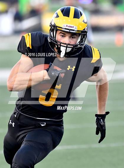 Thumbnail 2 in Del Oro vs. San Clemente (CIF State Division 1A Final) photogallery.
