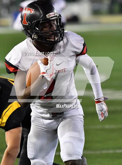 Thumbnail 1 in Del Oro vs. San Clemente (CIF State Division 1A Final) photogallery.