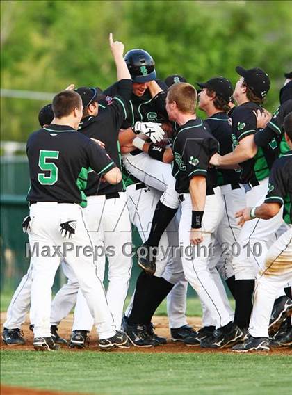 Thumbnail 1 in Marcus vs Carroll photogallery.