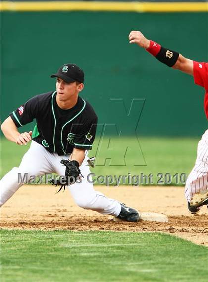 Thumbnail 3 in Marcus vs Carroll photogallery.