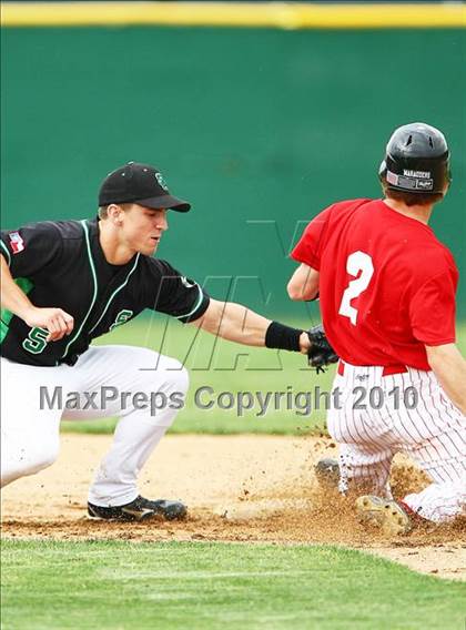 Thumbnail 2 in Marcus vs Carroll photogallery.