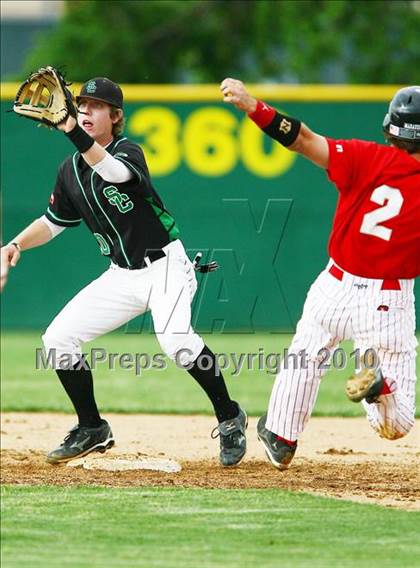 Thumbnail 3 in Marcus vs Carroll photogallery.