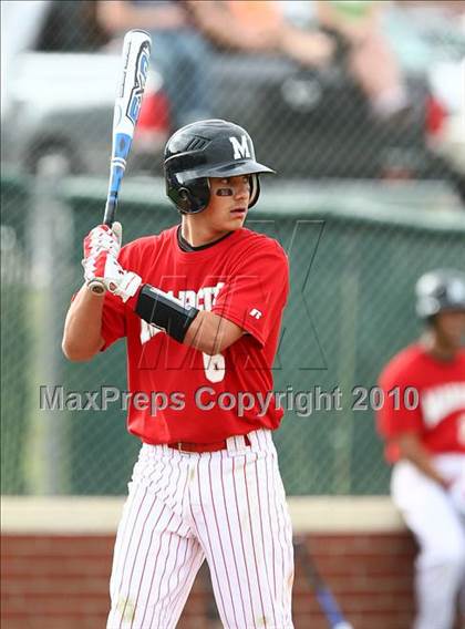 Thumbnail 3 in Marcus vs Carroll photogallery.