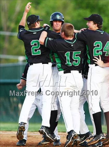 Thumbnail 3 in Marcus vs Carroll photogallery.