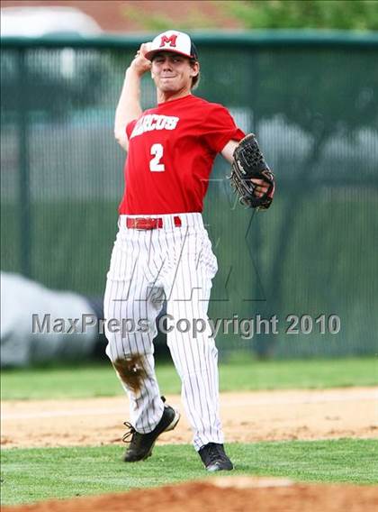Thumbnail 3 in Marcus vs Carroll photogallery.