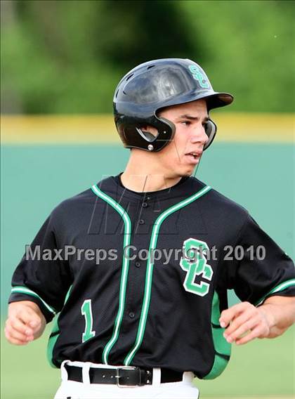 Thumbnail 3 in Marcus vs Carroll photogallery.
