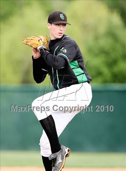 Thumbnail 3 in Marcus vs Carroll photogallery.