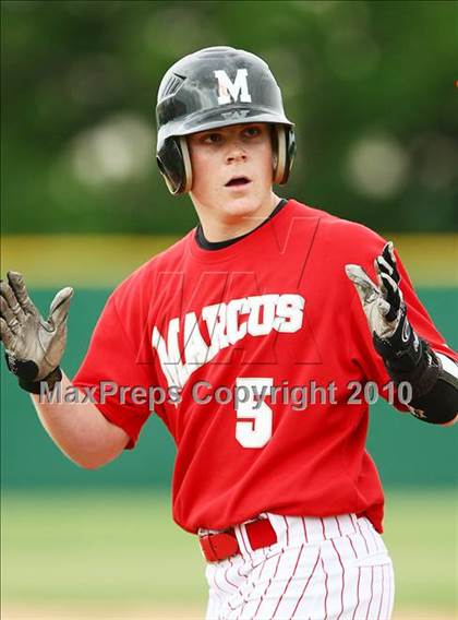 Thumbnail 3 in Marcus vs Carroll photogallery.