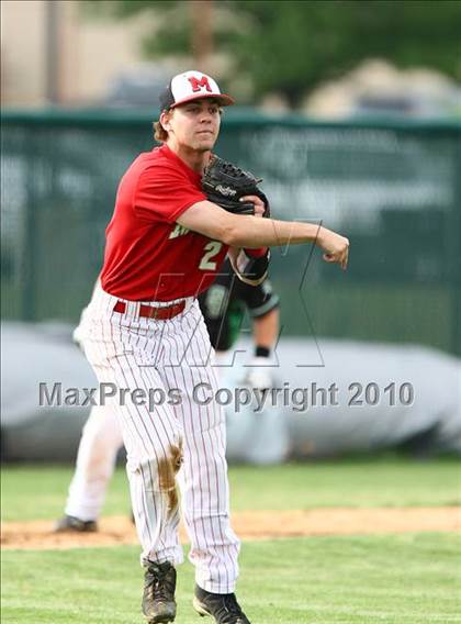 Thumbnail 2 in Marcus vs Carroll photogallery.