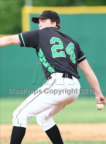 Thumbnail 3 in Marcus vs Carroll photogallery.