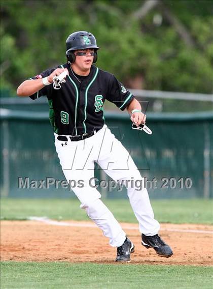 Thumbnail 3 in Marcus vs Carroll photogallery.