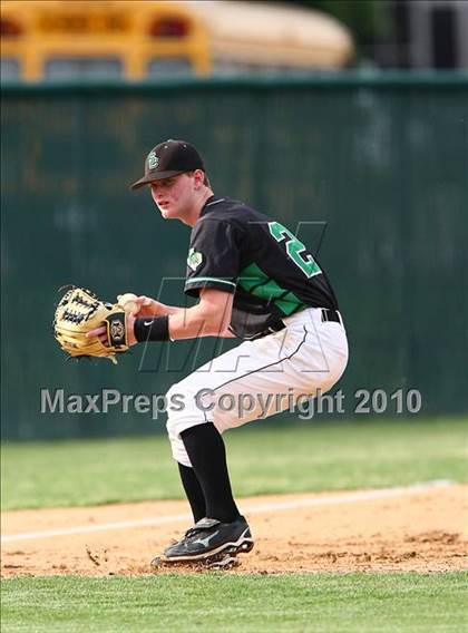Thumbnail 3 in Marcus vs Carroll photogallery.