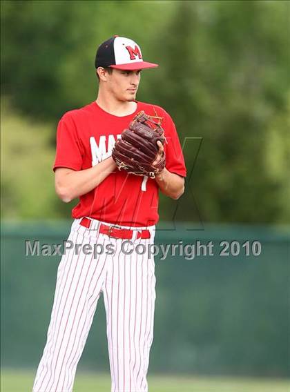 Thumbnail 1 in Marcus vs Carroll photogallery.