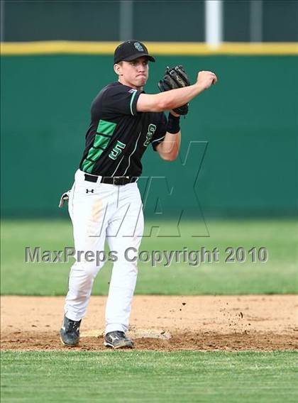 Thumbnail 1 in Marcus vs Carroll photogallery.