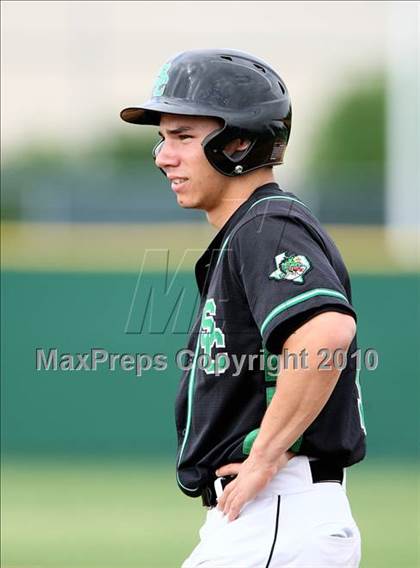 Thumbnail 1 in Marcus vs Carroll photogallery.