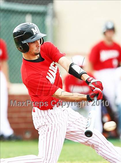Thumbnail 3 in Marcus vs Carroll photogallery.