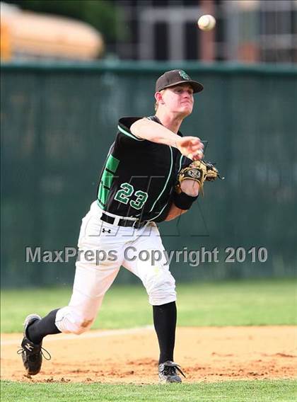 Thumbnail 3 in Marcus vs Carroll photogallery.