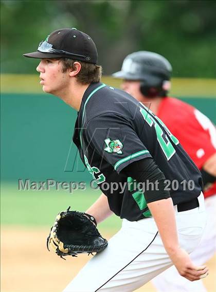 Thumbnail 3 in Marcus vs Carroll photogallery.