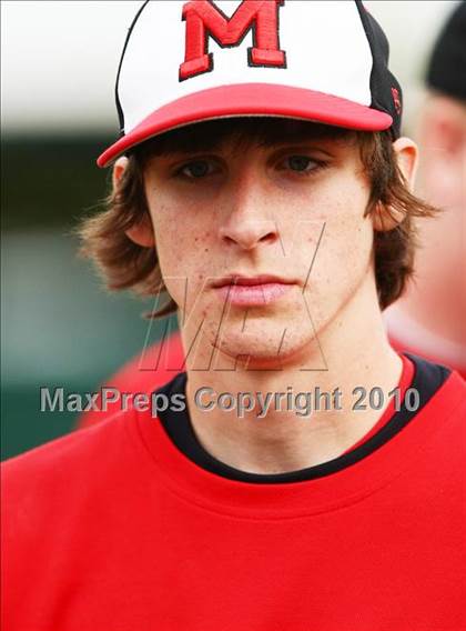Thumbnail 3 in Marcus vs Carroll photogallery.