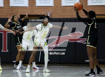 Thumbnail 2 in Archbishop Mitty vs. Ontario Christian (Sabrina Ionescu Showcase) photogallery.