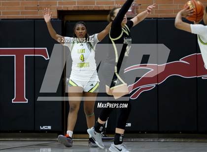 Thumbnail 1 in Archbishop Mitty vs. Ontario Christian (Sabrina Ionescu Showcase) photogallery.