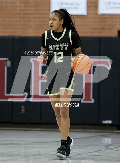 Thumbnail 1 in Archbishop Mitty vs. Ontario Christian (Sabrina Ionescu Showcase) photogallery.