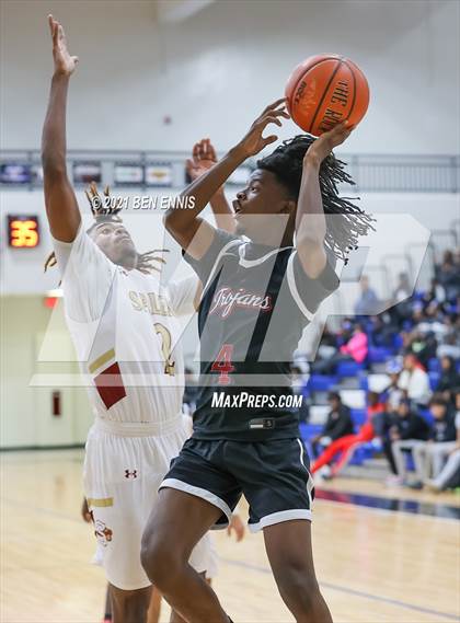 Thumbnail 3 in Dougherty vs Salem (Legends Classic Showdown) photogallery.